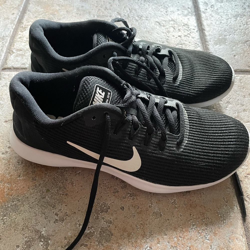 Nike flex run shoes